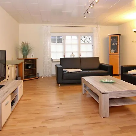 In With A Shared Pool Apartment *
